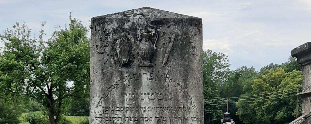 Grabstein auf dem jüdischen Friedhof in Nördlingen.