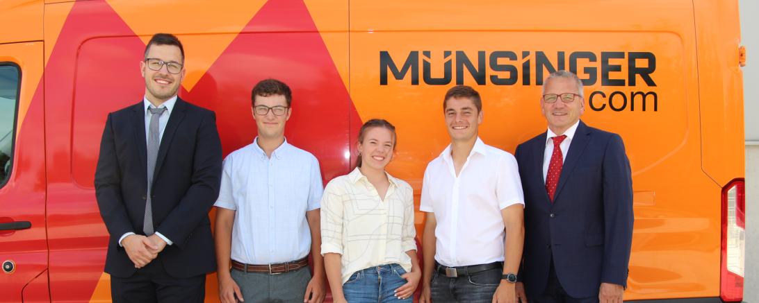 Sie sind die Besten: Florian Flath, Marlene Rottmeier, Tobias Reile. Mit ihnen freuen sich Johannes Münsinger (links) und Ernst Josef Münsinger (rechts).