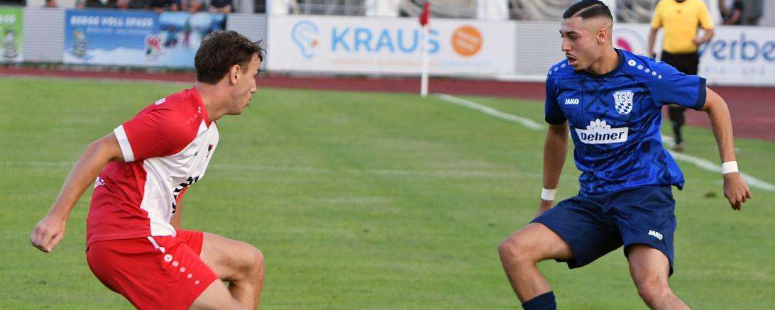 Sami Achir von TSV Rain rechts.