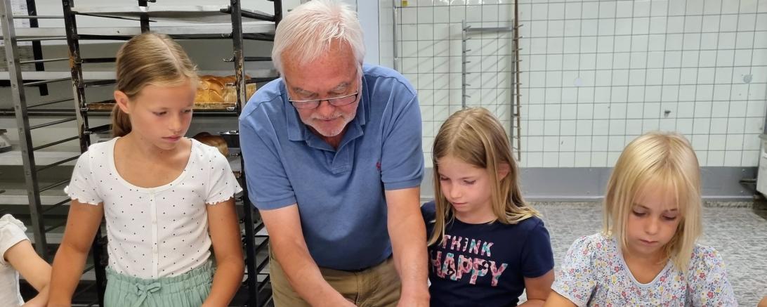 Donauwörther Kinderferienprogramm Brezen backen