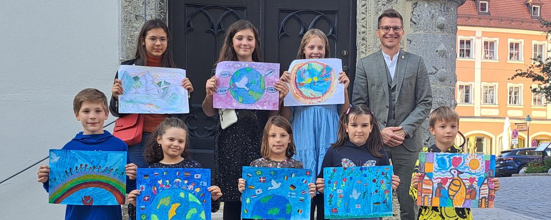 Nördlingen zeichnet kreative Friedensbotschaften von Kindern aus