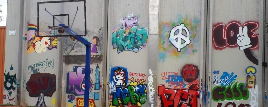 Graffitis an der Legal Wall