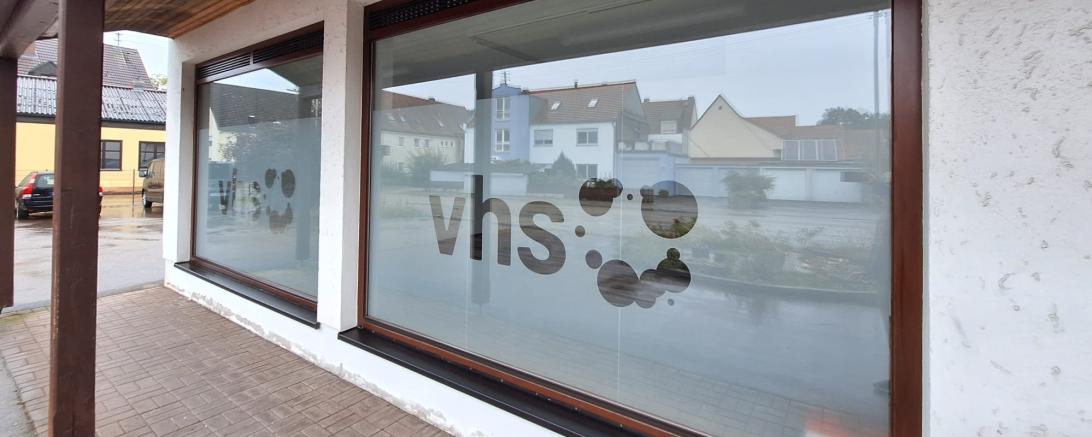 Die Vhs Nördlingen eröffnet in Baldingen einen neuen Gmnyastikraum.