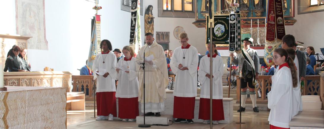 Hier sieht man den Festgottesdienst in St. Salvator.
