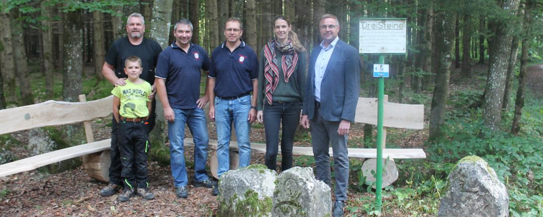 Hier sieht man die Drei Steine mit den neuen Bänken.