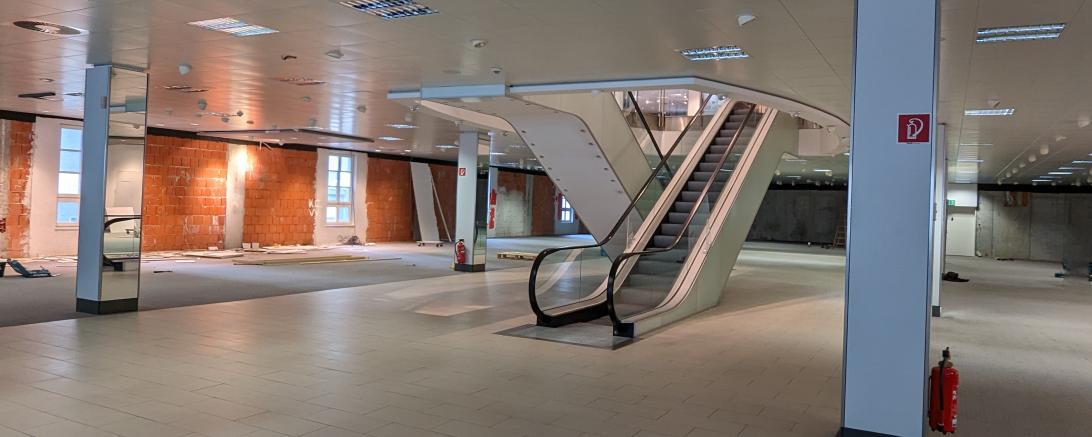 Hier sieht man das Schuh-Schmid-Gebäude von innen.