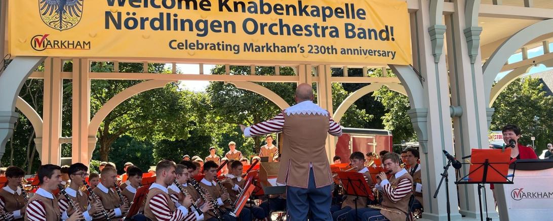 Die Knabenkapelle bei ihrem Auftritt in Markham zum 230-jährigen Bestehen der kanadischen Partnerstadt der Stadt Nördlingen.