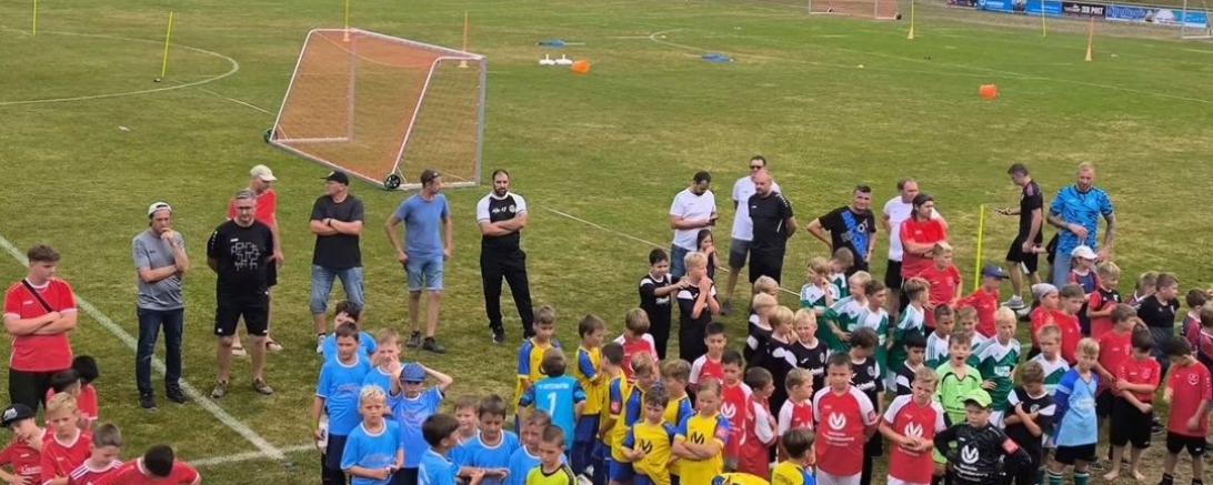 Am Sonntag war wieder viel los auf dem Sportplatz in Oettingen.