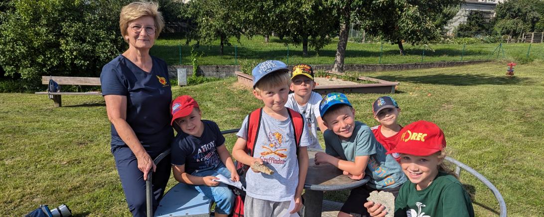 Die stolzen Forscher mit Suevit und Riesseekalk.