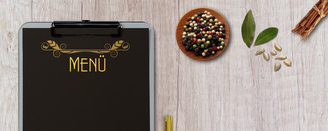 Ein Abend voller Witz, Charme, Nachdenklichem, aber auch Zynismen, begleitet von virtuoser Musik und einem genussvollen Menü. 