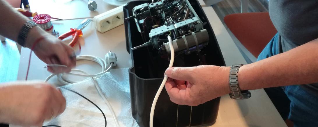 Hilfreicher Austausch im Repair-Café in Meitingen.