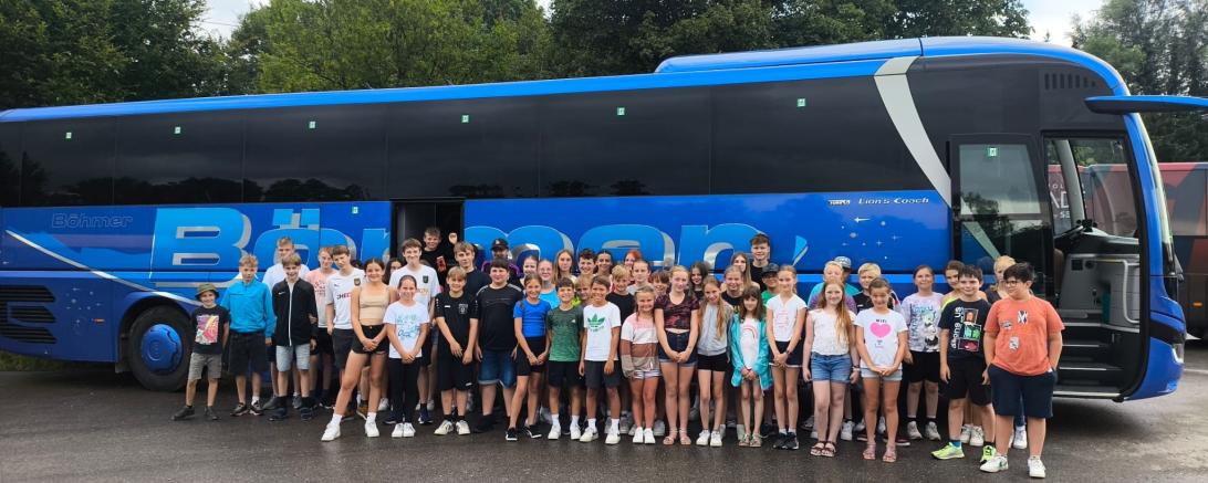 Die Kinder beim Ausflug in den Skylinepark.