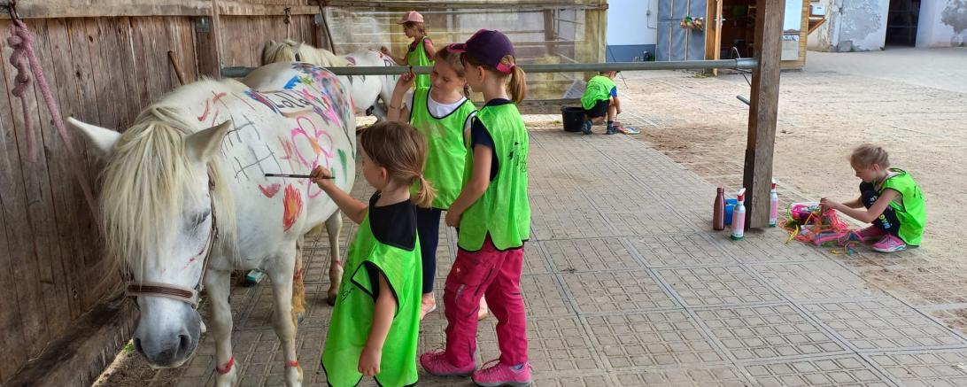 Pferdefans beim Ferienprogramm.