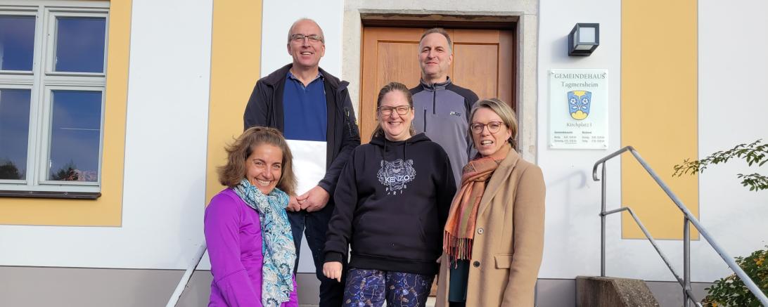 Ein Bürgerbegehren für eine gerechte Abwassergebührenordnung übergaben die Vertreter der GMT (v.l.) Gemeinderätin Tatjana Weber, Anton Schabacker, Sabine Kronawitter, Wolfgang Meister und Susanne Rottmeir.