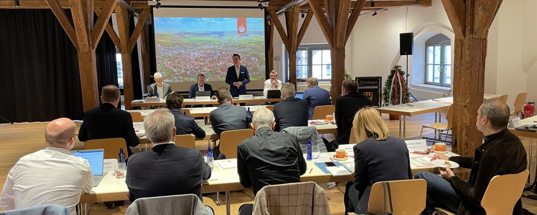 Oberbürgermeister David Wittner konnte zahlreiche Kolleginnen und Kollegen bei der Tagung der großen bayerischen Kreisstädte in der Nördlinger Schranne begrüßen.