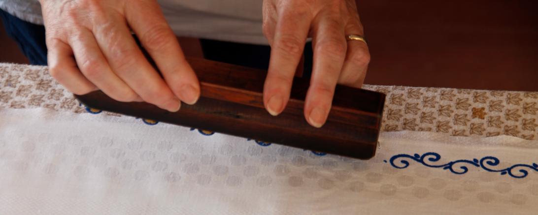 Druck mit einem Model aus Holz