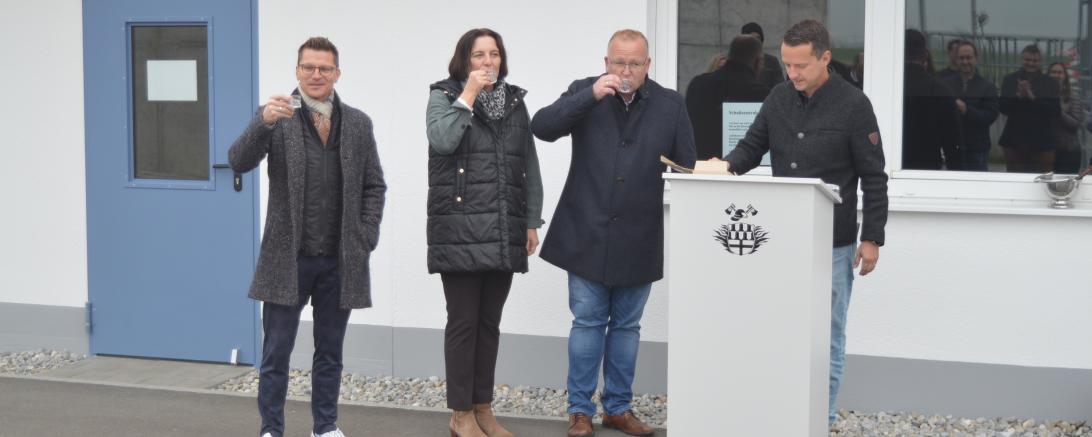 V.l.n.r.: Nördlingens Oberbürgermeister David Wittner, Mönchsdeggingens Bürgermeisterin Karin Bergdolt, Möttingens Erster Bürgermeister Timo Böllmann, Dipl.-Ing. Sebastian Pfost.