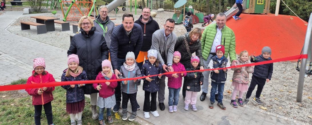 V.l.: Stadträtin Bärbel Stahl, Bauhofmitarbeiter Christian Reiter, Leiter der Immobilienwirtschaft Patrick Wörle, Bauhofmitarbeiter Jochen Strehle, Oberbürgermeister Jürgen Sorré, Stadträtin Brigitte Kundinger-Schmidt, Bürgermeister Albert Riedelsheimer.