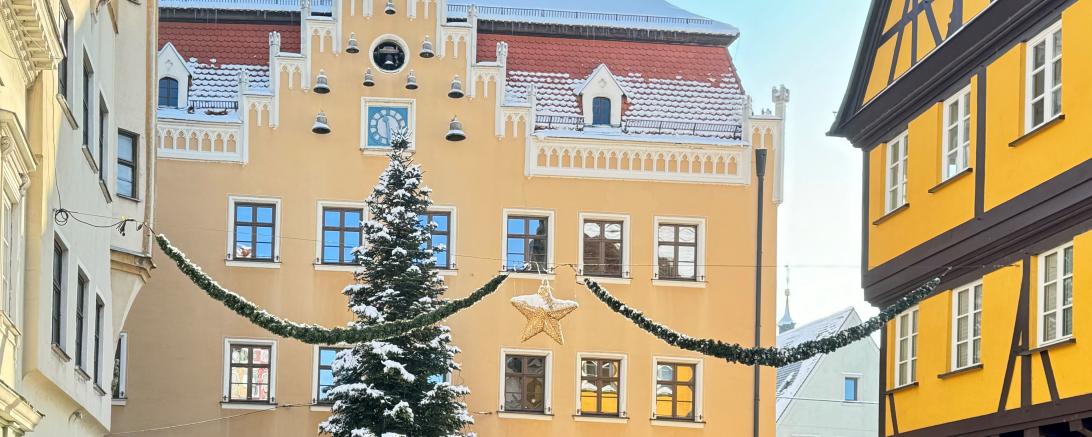 Rathaus mit Christbaum Donauwörth