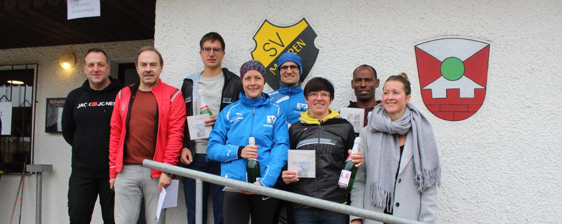 Bernd Spielberger (Sportreferent Stadt Harburg) und Rudi Beck (SV Mauren) mit den Siegern Manuel Leinfelder, Anna Knötzinger, Andreas Beck, Theresa Griesbach, Sufiyaan Ashaaloo und Melinda Kaufmann.