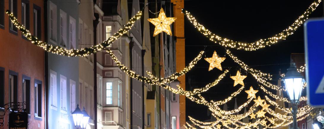 Reichsstraße in Weihnachtsbeleuchtung 