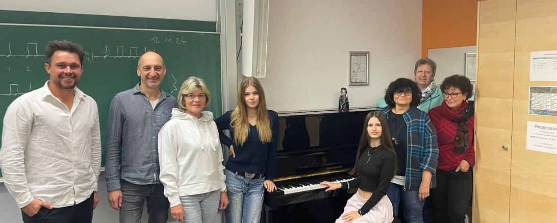 Spendenübergabe Klavier