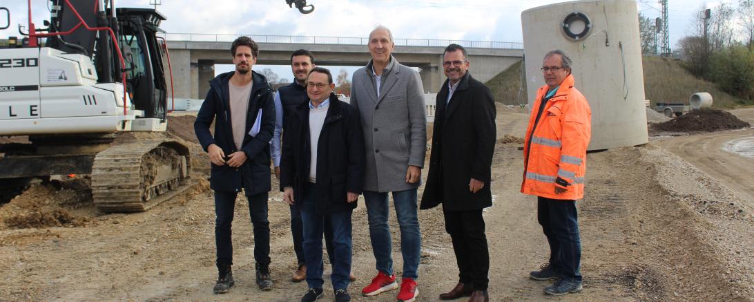 Die anwesenden Vertreter aus Politik und Bauamt zeigten sich über das baldige Ende der Baustelle erfreut.