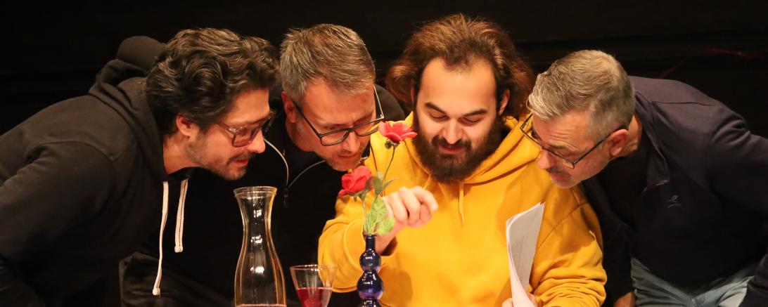 Mit dem Theaterstück "Dinner für Spinner" ist dem Dramatischen Ensemble ein echter Erfolg gelungen.