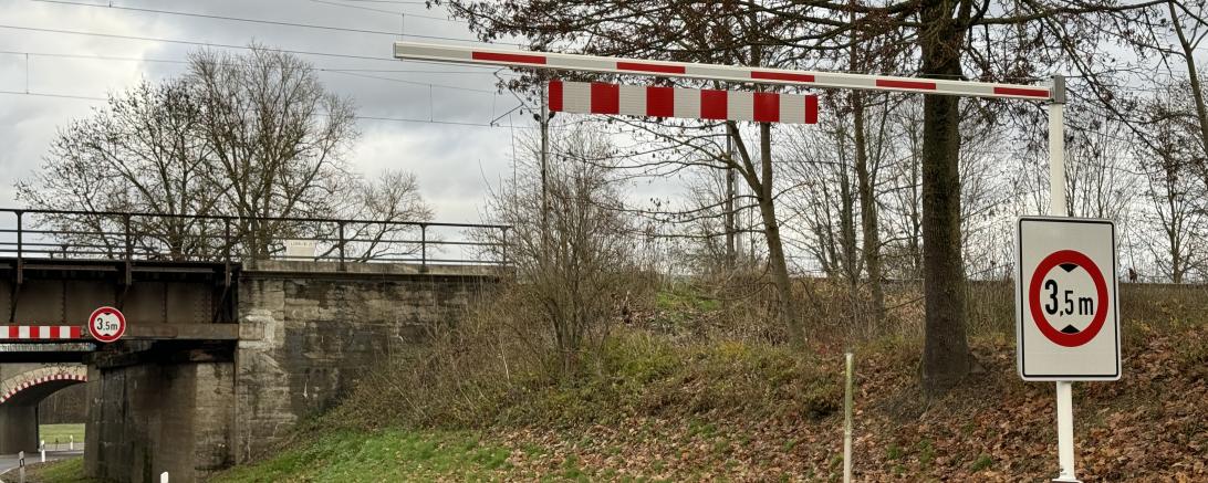 Höhenkontrollen sind eine wichtige Sicherheitsmaßnahme im Straßenverkehr.