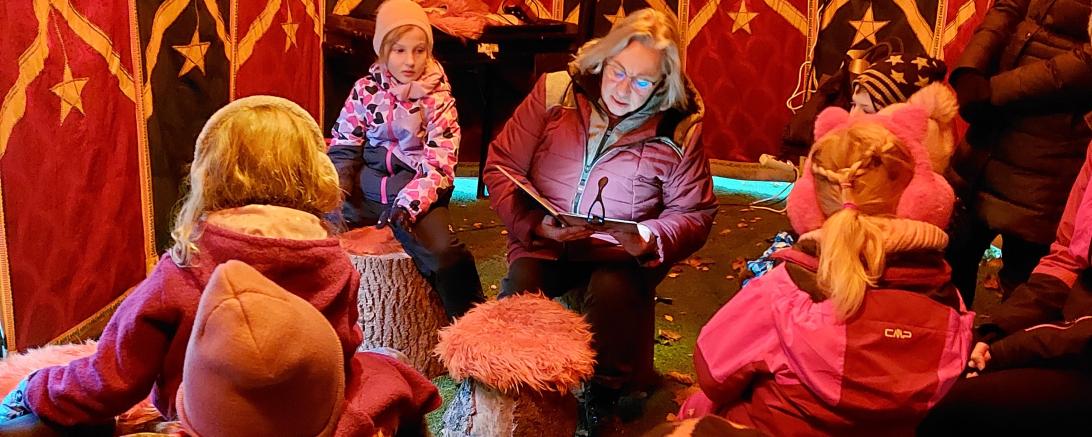 Märchenlesung im Märchenzelt