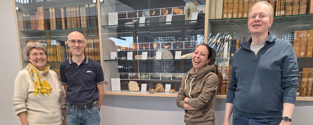 Dr. Renate Rachidi, Schulleiterin des THG Nördlingen, Marcus Aunkofer, Fachschaftsleiter Geographie, Dipl.-Biologin Karin Heck sowie PD Dr. Frank Trixler (beide Mitarbeiter des Rieskratermuseums) (v.l.n.r.) freuen sich über die gelungene Kooperation.