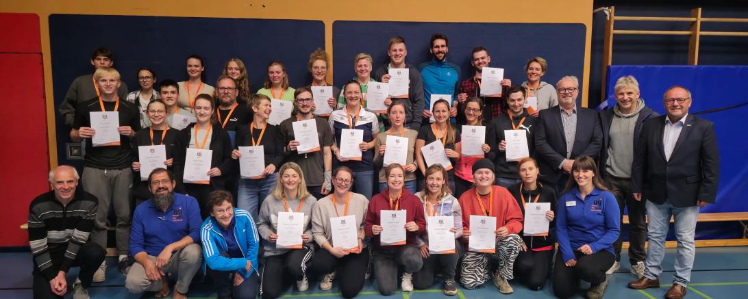 Sieben Vereine im Landkreis können sich über 13 neue lizenzierte Übungsleiter freuen. Die anderen Teilnehmer kommen aus den umliegenden Landkreisen.