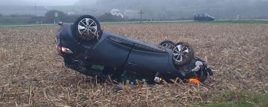 Nach einem Unfall kam es auf der B25 zu einer Komplettsperrung. Zwei Personen wurden verletzt.