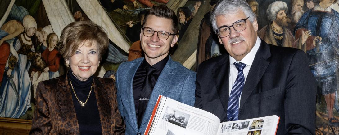 Das Bild zeigt Carolin Reiber, Oberbprgermeister David Wittner und Dr. Wilfried Sponsel. 