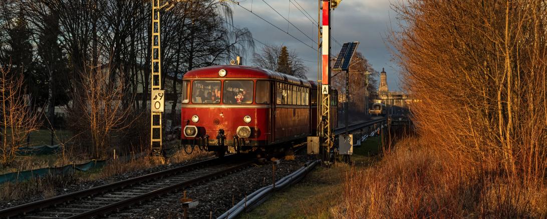 VT98 auf dem Weg nach München an der Nördlinger Stadtgrenze 