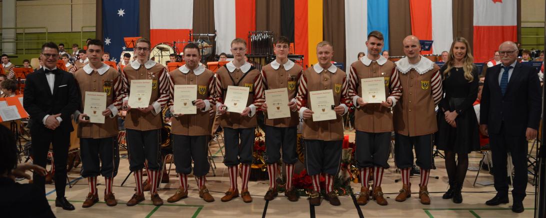 David Wittner (OB Nördlingen), Marcel Rupprich, Lukas Rasche, Jonathan Menth, Thaddäus Keßler, Hannes Guckert, Theo Egetemeyr, David Durant, Oliver Körner (Stadtkapellmeister), Helena Ott (Hauptamtsleiterin), Georg Winkler (Stadtmusikdirektor a.D.)