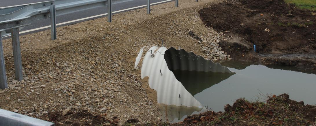 Die Brücke über den Eierbach wurde im Rahmen der Sanierungsmaßnahmen ebenfalls neu gestaltet.