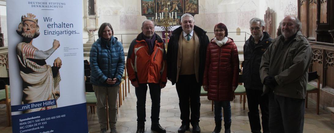 V.l.n.r.: Ines Meierhuber (Vertrauensfrau), Manfred Kiesel (Ortskurator Dinkelsbühl), Pfarrer Wolfgang Layh, Ilse Schreitmüller (stv. Vertrauensfrau), Siegfried Metz (Bauausschussmitglied), Sepp Ruhland (Architekt)
