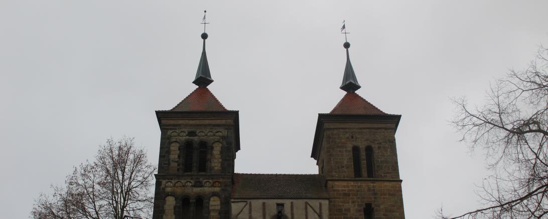 Die Pfarrkirche St. Maria und St. Godehard in Auhausen ist ein Denkmal von nationaler Bedeutung.