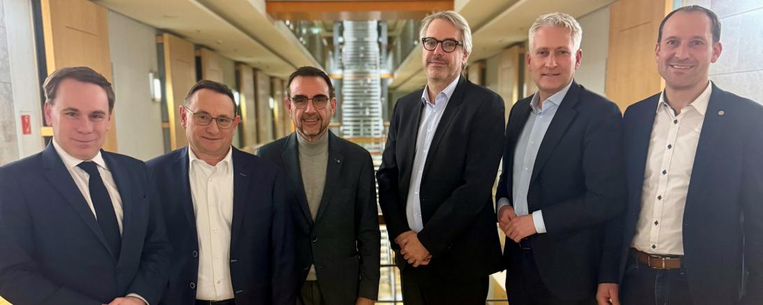 V.l.: Dr. Volker Ullrich MdB, Ulrich Lange MdB, Klaus Holetschek MdL, Dr. Tobias Heinemann (Konzernbeauftragter Gemeinwohlorientierte Infrastruktur bei der Deutschen Bahn), Hansjörg Durz MdB und Alexander Engelhard MdB