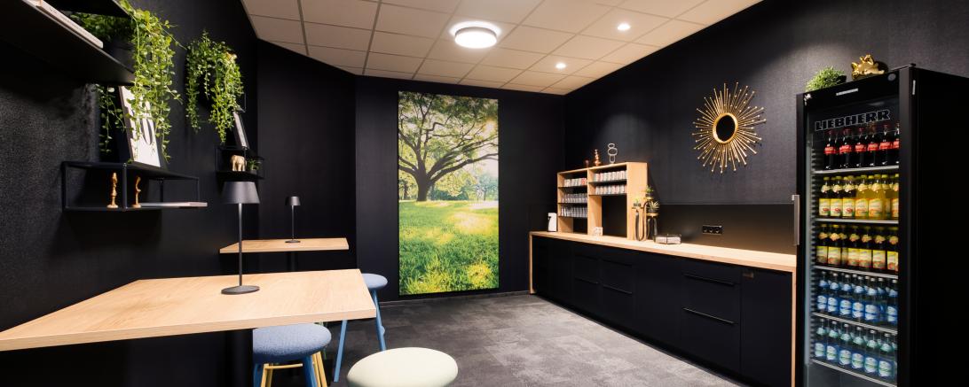 Separater Eingangsbereich zum Besprechungsraum.