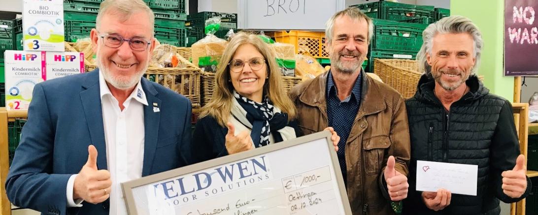 Wolfgang Oswald, Susanne Vogl, Helmut Weiß und Thomas Schürer bei der Spendenübergabe.