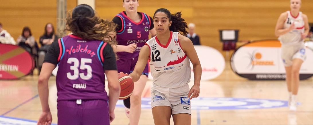 US-Girl Jayda Janson trug mit ihrer Karrierebestleistung von 24 Punkten, davon fünf Dreiern, entscheidend zum Sieg der Eigner Angels bei.