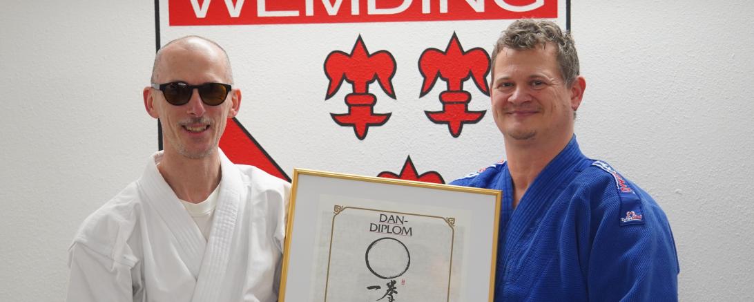 René Steinhübel (l.) mit Abteilungsleiter Jörg Fackler (r.), 