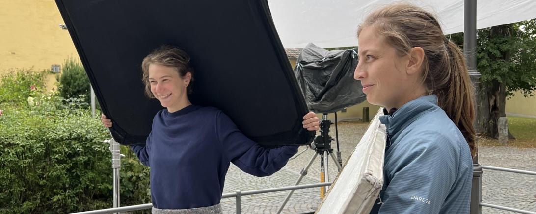 Für Denise Helmschrott (l.) war die Arbeit an "Hundslinger Hochzeit" das Spielfilmdebüt.
