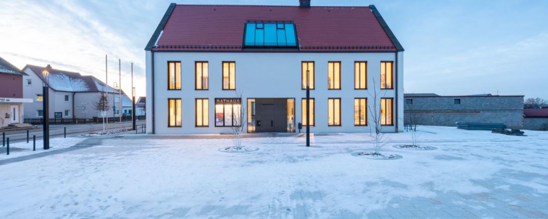 Das neue Rathaus in Buchdorf. 