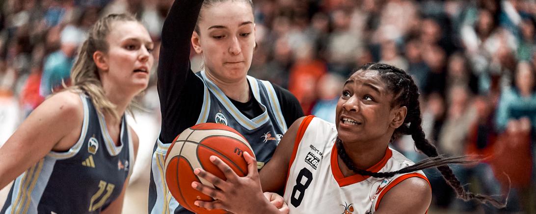 Das Bild zeigt Chanel Ndi im Spiel gegen ALBA Berlin.