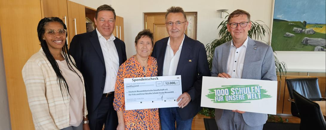 Spendenübergabe 1000 Schulen