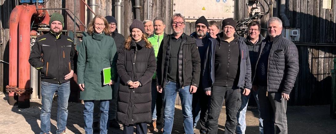 Eine Abordnung der Grünen besuchte die Biogasanlage in Alerheim.