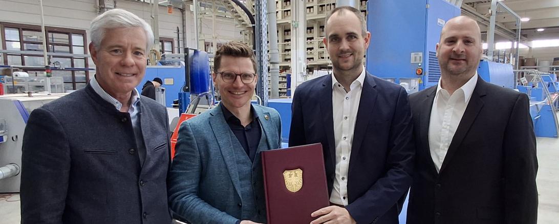 Übergabe des Goldenen Buches